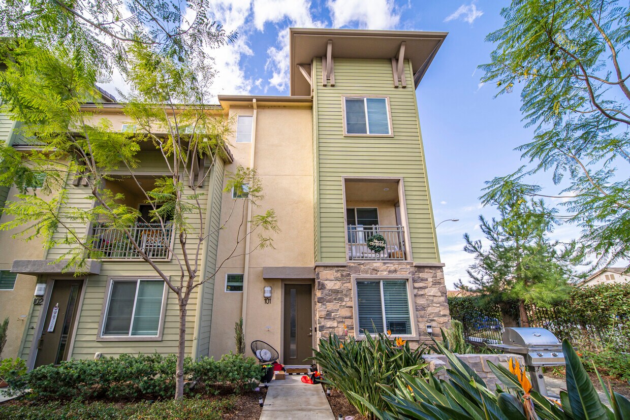 2 Townhouses for Rent in Corona, CA Westside Rentals