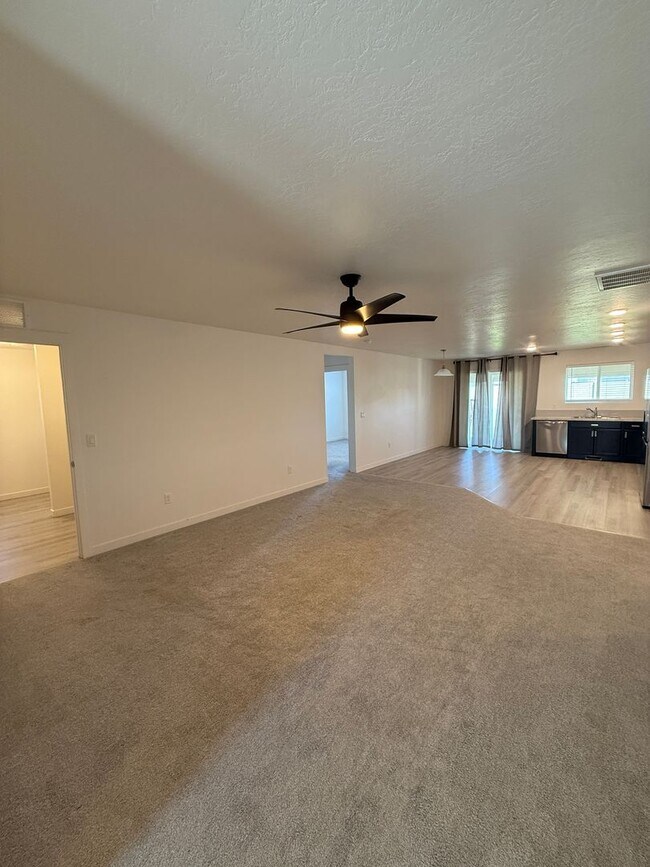 Foto del edificio - Half Off First Months Rent!- Unfurnished H...