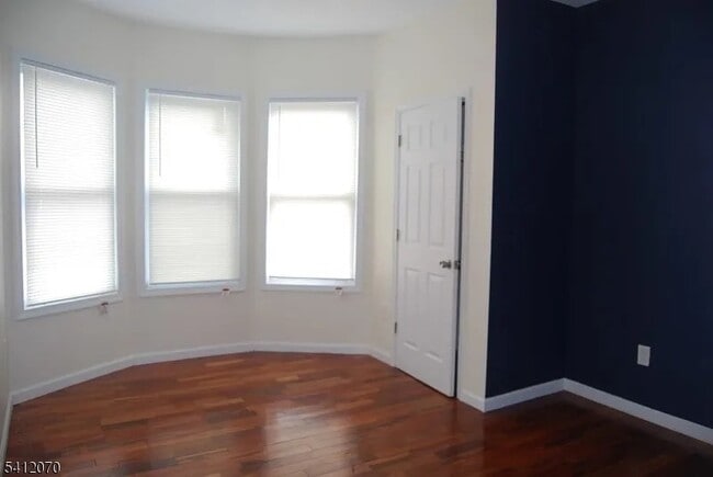 Building Photo - 29 Alexander St