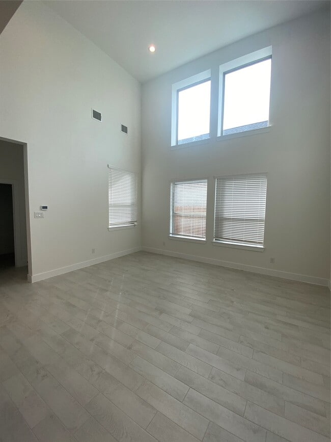 Building Photo - 31323 Balsam Hawk Ln