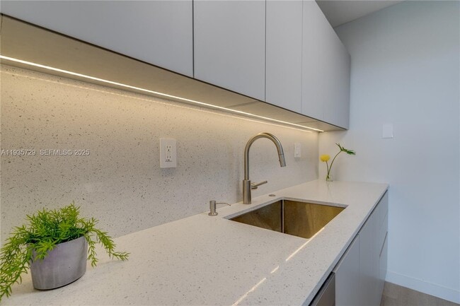 Foto del edificio - 2000 NE 135th St