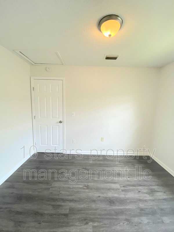 Building Photo - 4909 E Temple Heights Rd