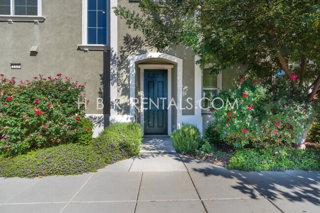 Building Photo - Charming 5 -Bedroom Home with 3 Full Baths...