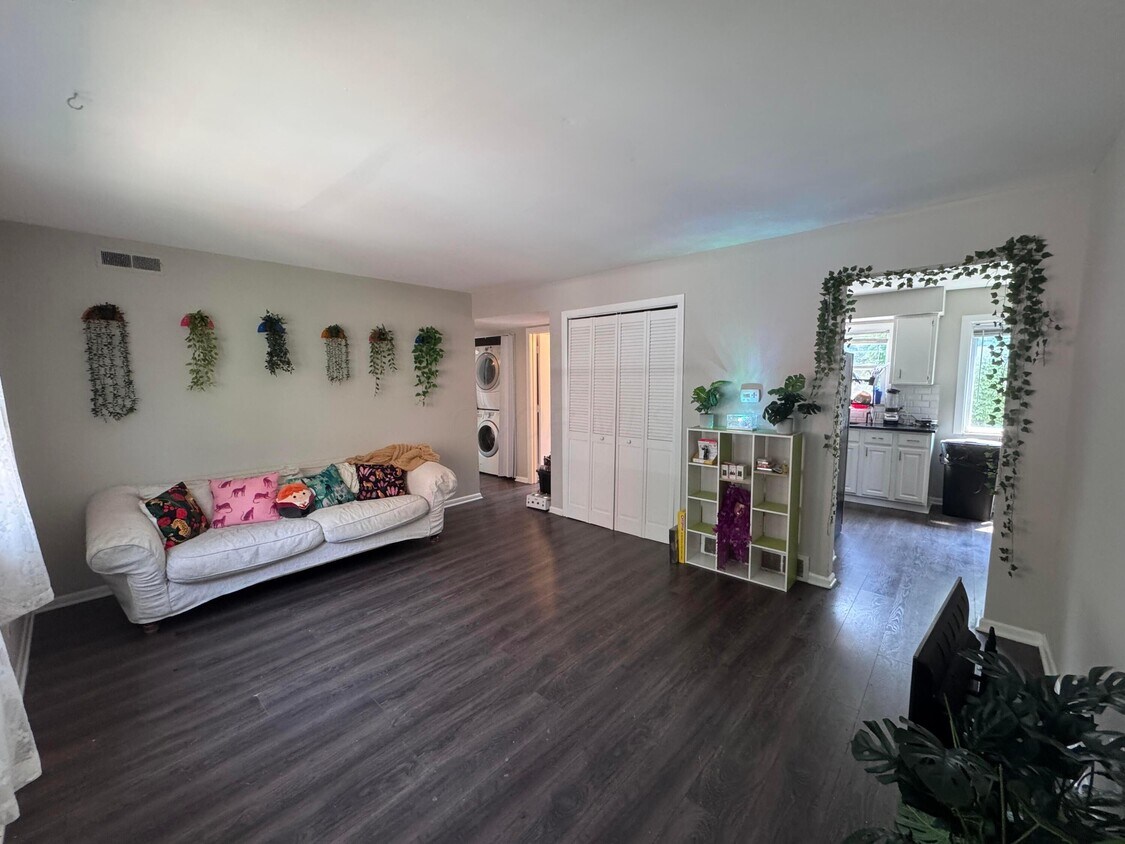 Foto principal - 1170 Bryden Rd
