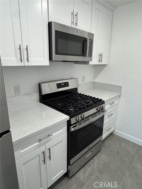 Foto del edificio - 7039 Remmet Ave
