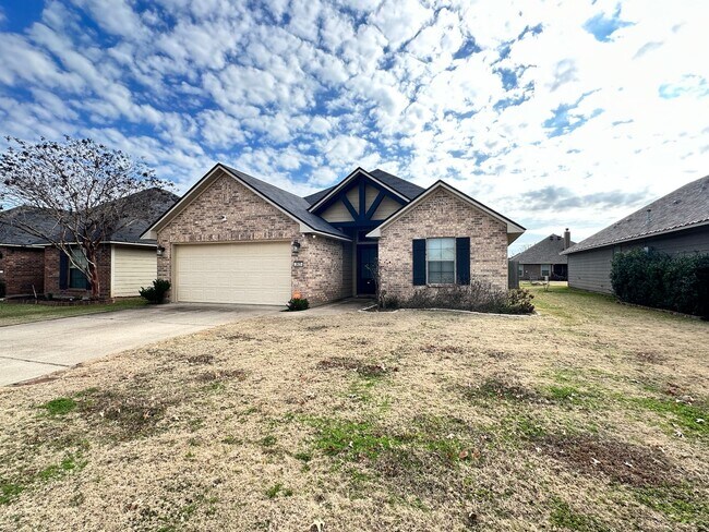 Building Photo - Community pool.. Close to Barksdale Air Force Base..