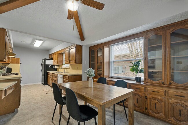 Foto del edificio - 1902 Briarwood Ln