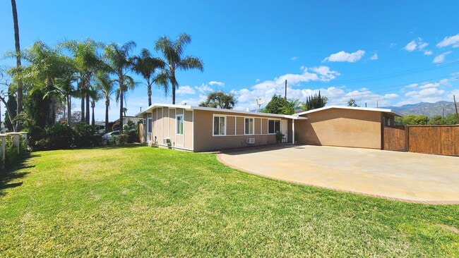 Front Of House - 5903 Glenfinnan Ave