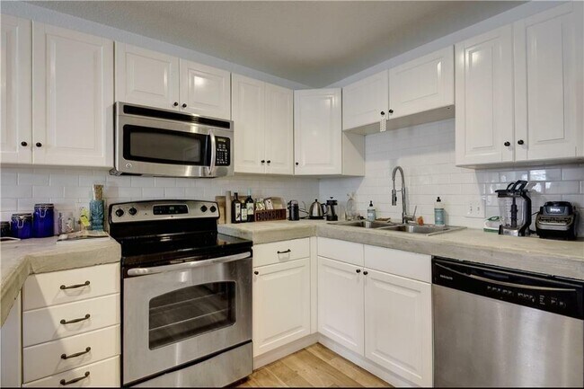 Foto del edificio - 1101 Shoal Creek Blvd