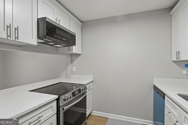 Building Photo - 5452 Glen Haven Dr