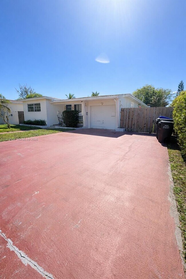 Foto del edificio - 2632 Madison St