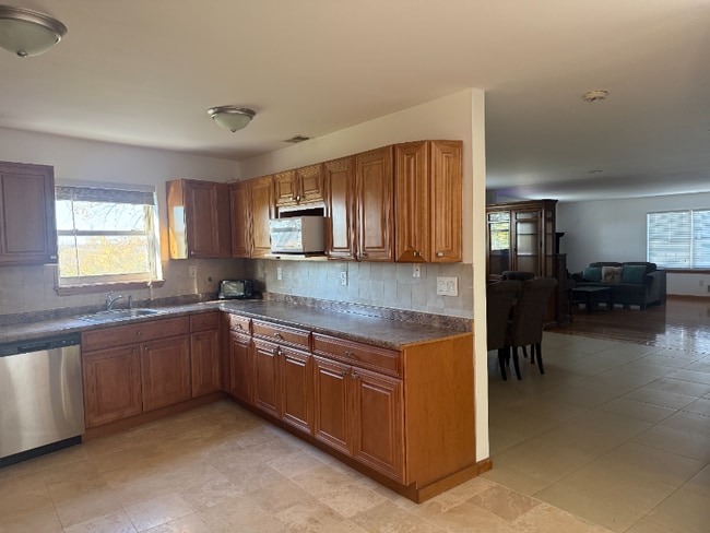 Building Photo - 147 Liberty Ave