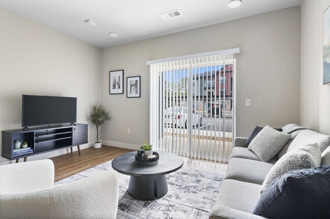 Foto del edificio - 1 Bedroom / 1 Bath - 3rd Floor