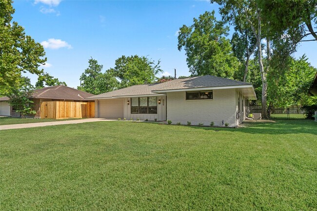 Foto del edificio - 9606 Pine Lake Dr