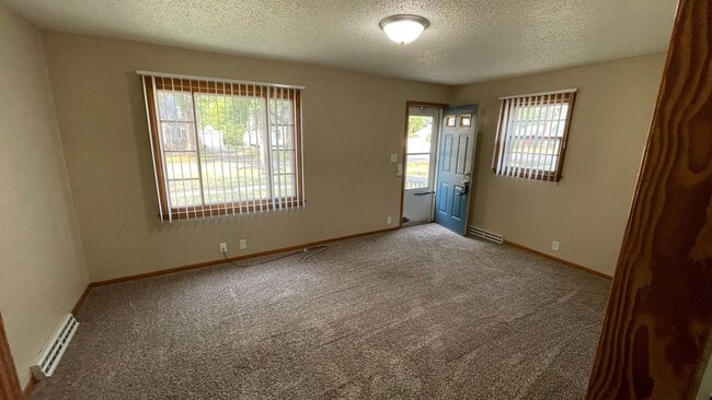 Building Photo - 2 Bed, 1 Bath Single Family House for Rent