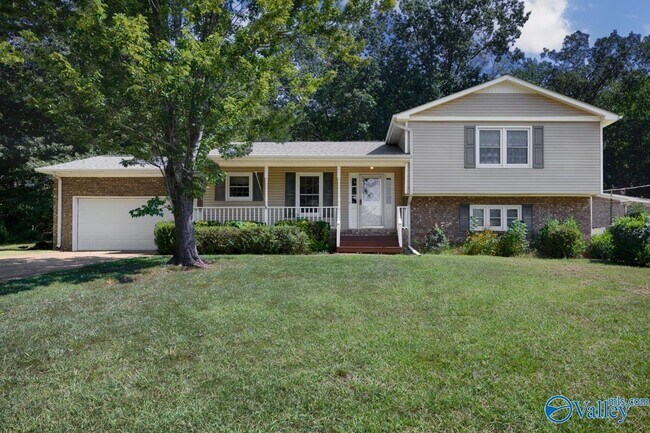 Building Photo - 8002 Greenwillow Ct SE