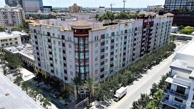 Building Photo - 410 Evernia St