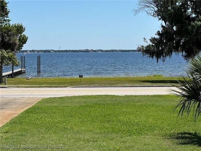 Foto del edificio - 4640 Lakeview Dr