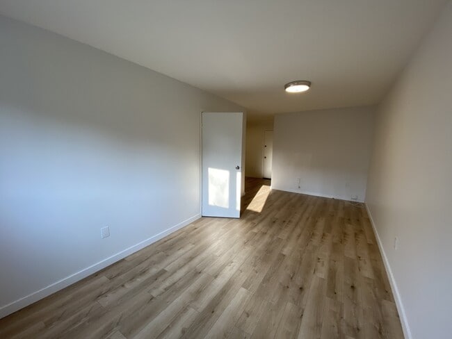 Building Photo - 355 Prince St