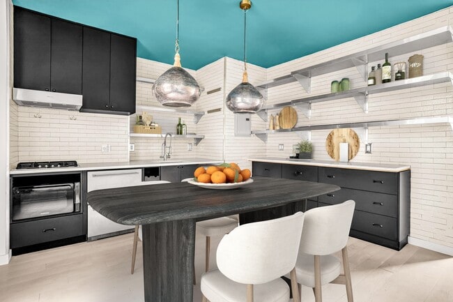 Building Photo - 101 Thompson St