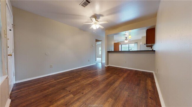 Foto del edificio - 307 Manuel Dr