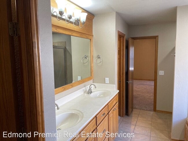 Building Photo - 4 br, 2 bath House - 701 N Ponderosa Way