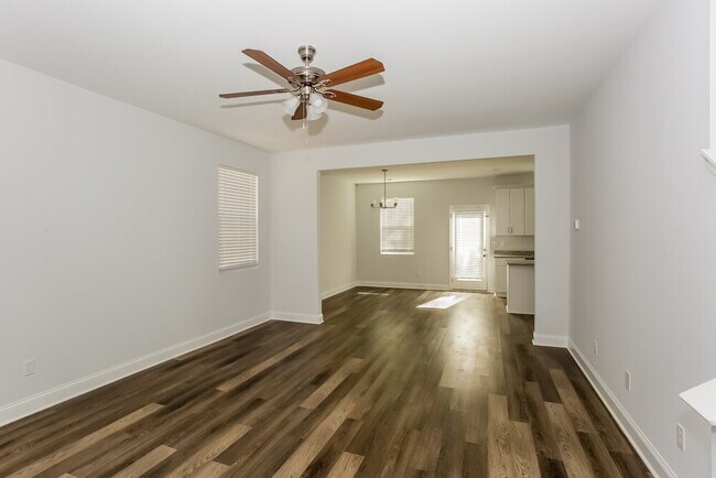 Foto del edificio - 519 Granby Cir