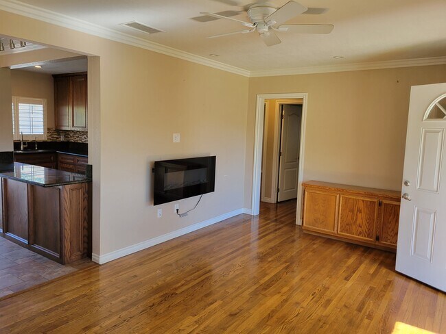 Living Room - 339 W Riggin St