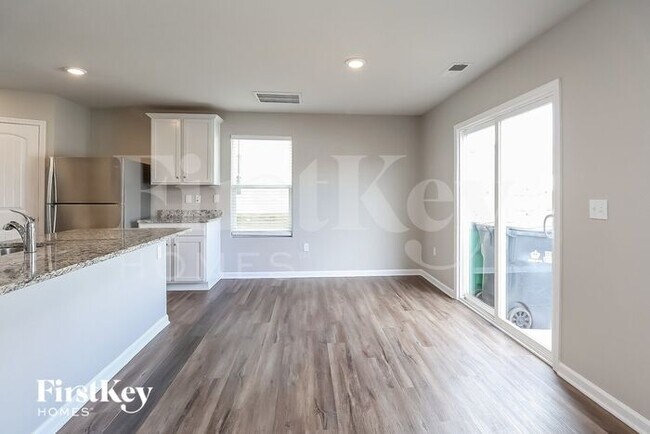 Building Photo - 712 Hawley St