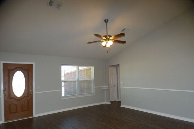 Foto del edificio - 6607 Woodbury Forest Dr