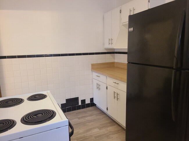 Kitchen - 5137 Highview Dr
