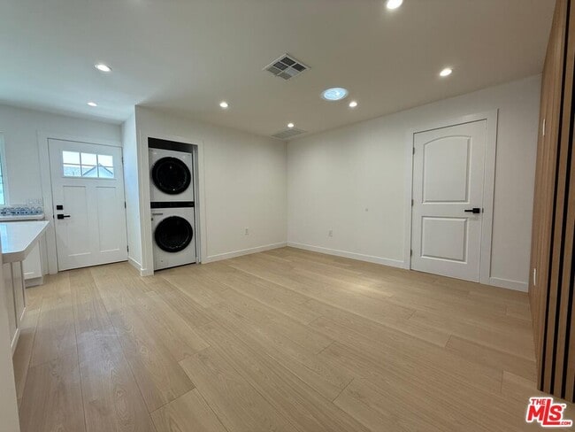 Building Photo - 5759 Lemp Ave