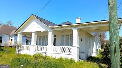 Building Photo - 1842 Jeffersonville Rd