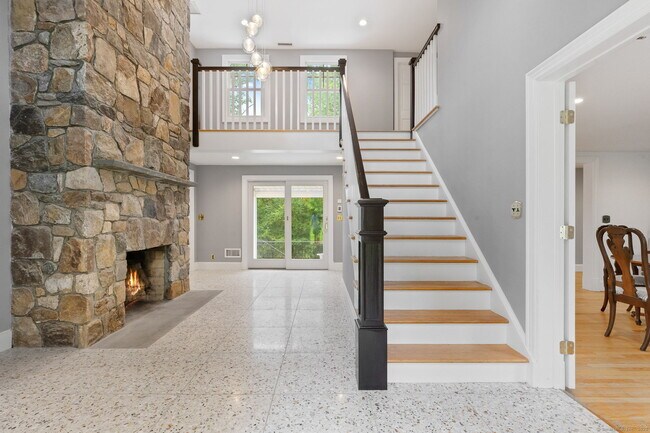Foto del edificio - 219 Skyview Ln