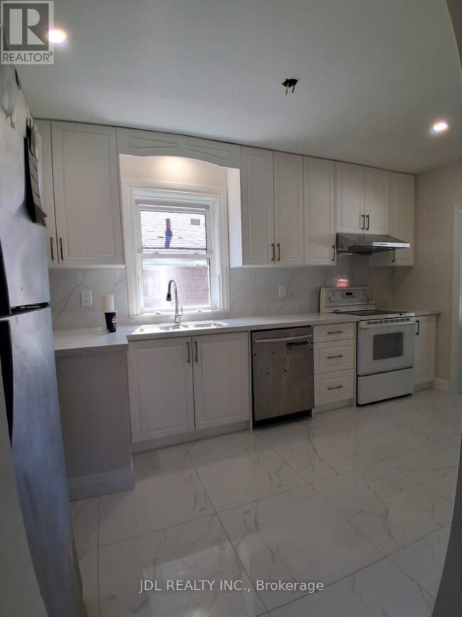 Building Photo - 51 Beacham Crescent