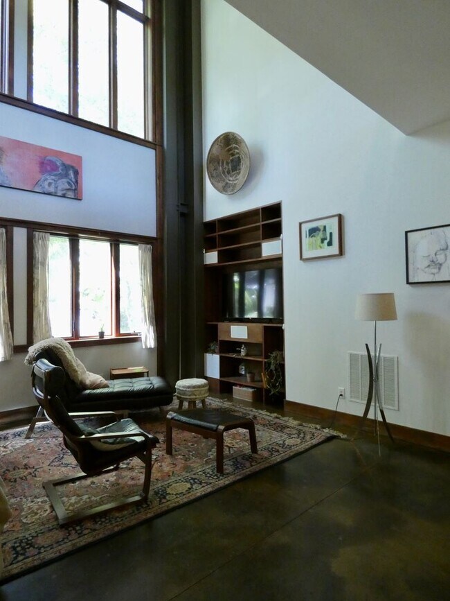 Building Photo - West Asheville Oasis