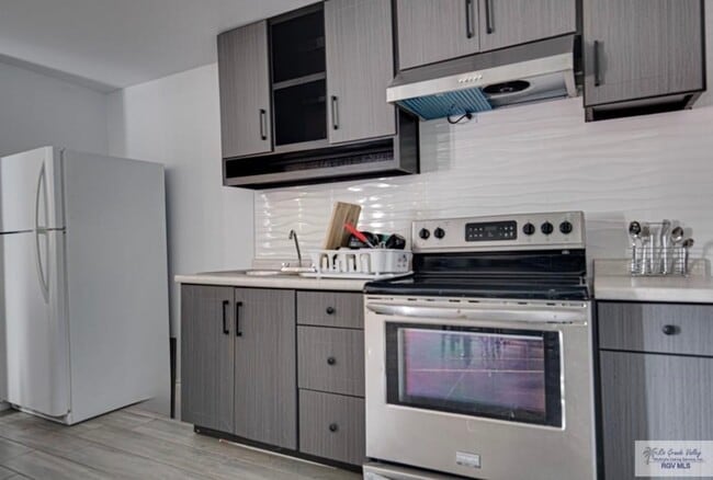 Kitchen - 6975 Santos Gutierrez