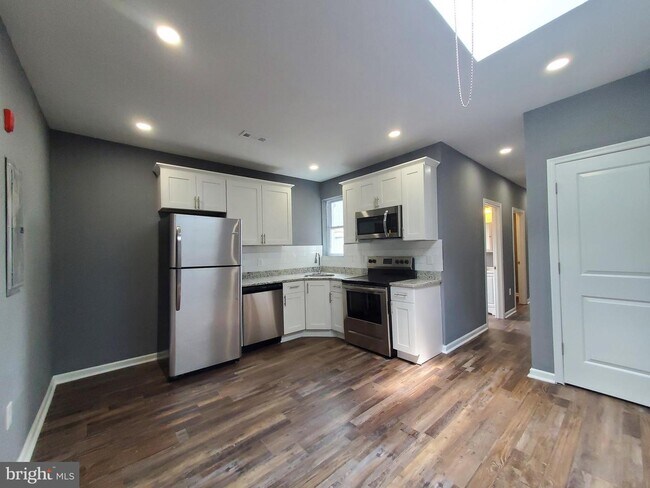 Building Photo - 207 S 49th St