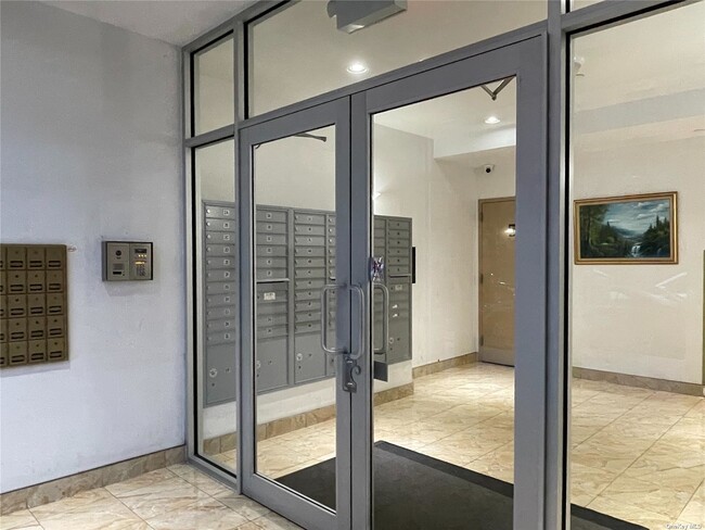 Foto del edificio - 136-21 Latimer Pl