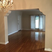 Building Photo - 414 N Orange Grove Ave