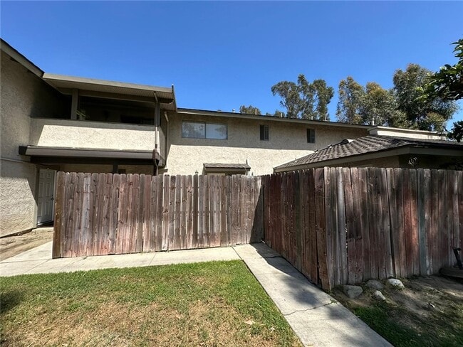 Building Photo - 1501 E Fairfield Ct