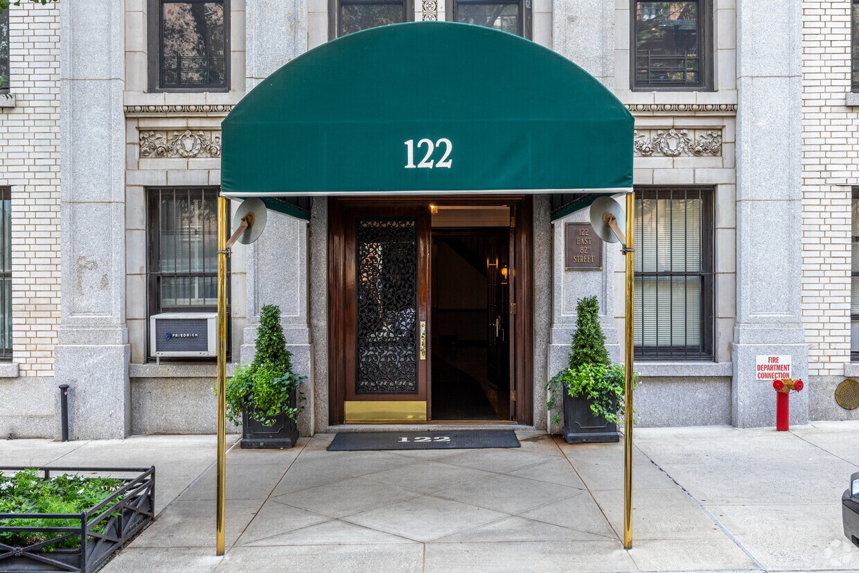Building Photo - 122 E 82nd St