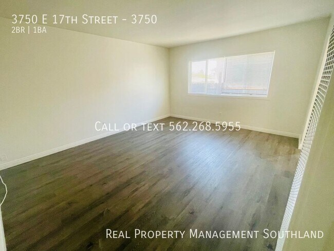 Building Photo - Remodelled Two Bed One Bath with Garage at...