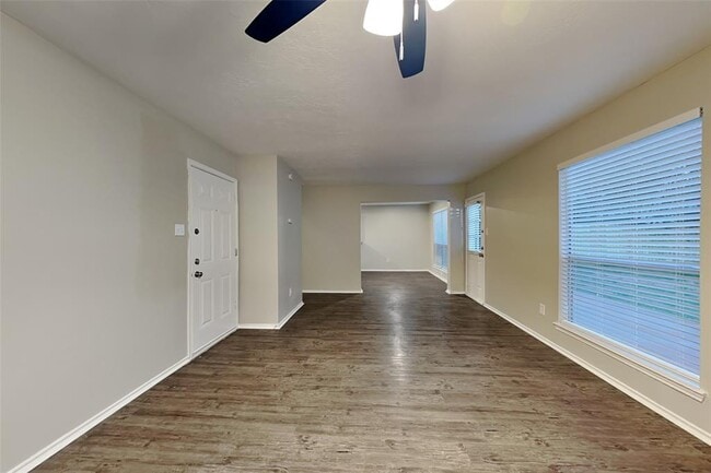 Building Photo - 3506 Wellington Dr