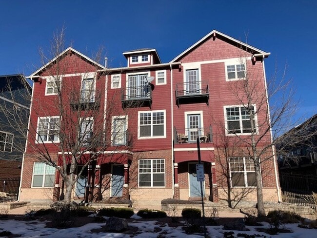 Downtown Townhome 2 Beds 3 Bath with AC - Downtown Townhome 2 Beds 3 Bath with AC