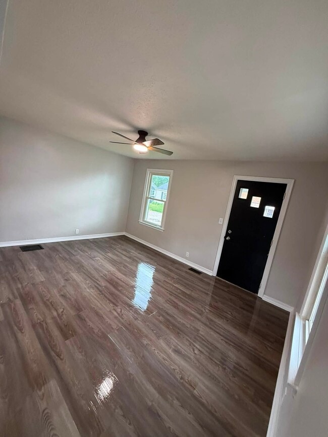 Building Photo - 926 Fess St