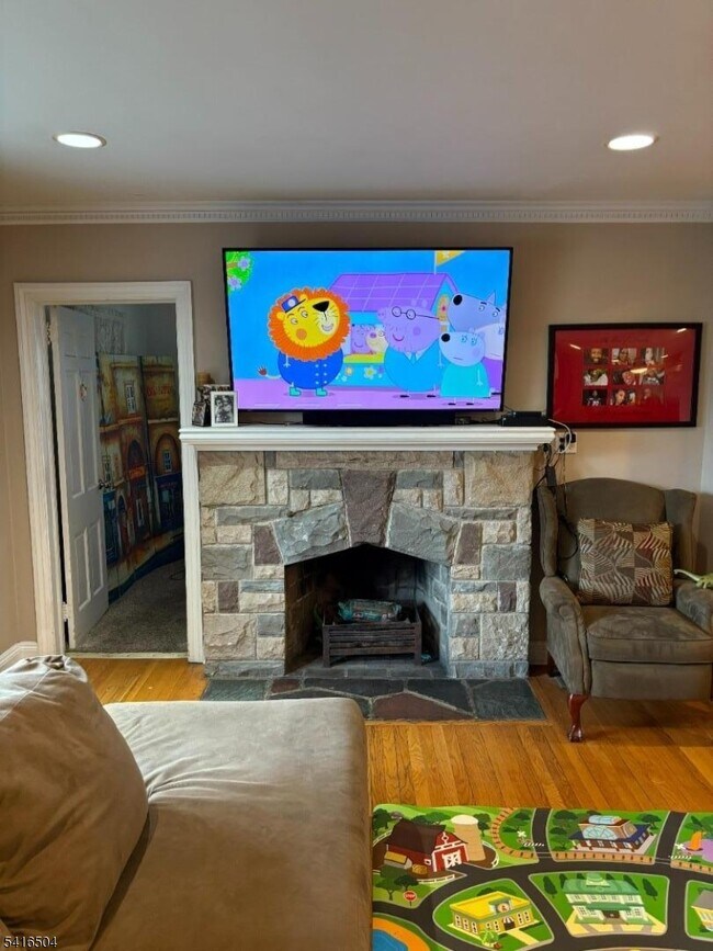 Building Photo - 521 Pleasant Valley Way