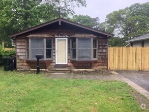 Building Photo - 1072 Reilly St