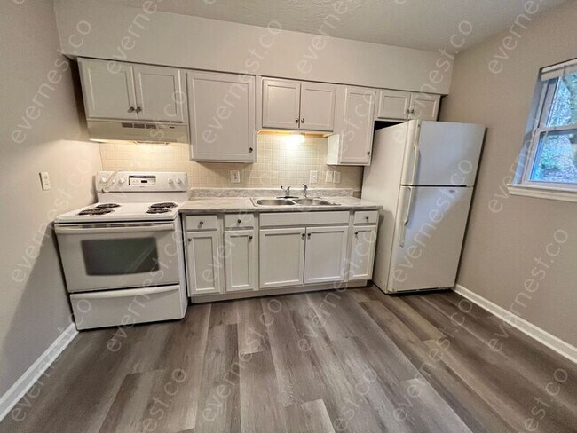 Building Photo - 3216 Gleason Dr