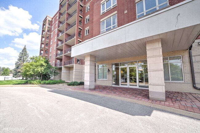 Foto del edificio - 5555 N Cumberland Ave